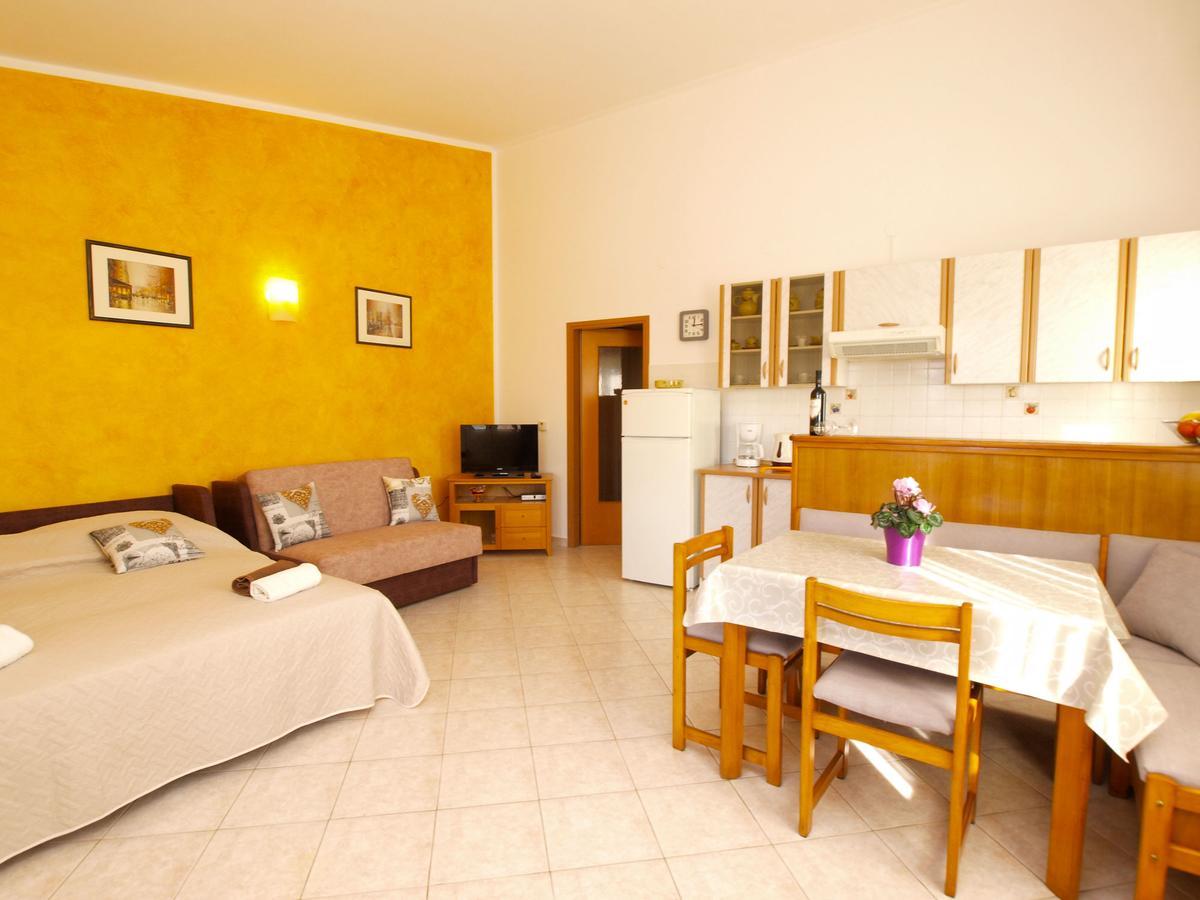 Apartments Iva 1534 Pula Extérieur photo
